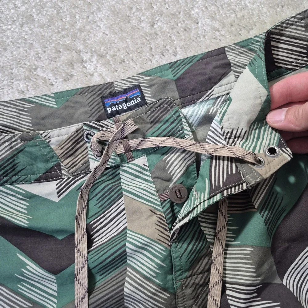 Patagonia Wavefarer Board Shorts Mens 38 Blue Stripe Drawstring Surf Swim Preppy